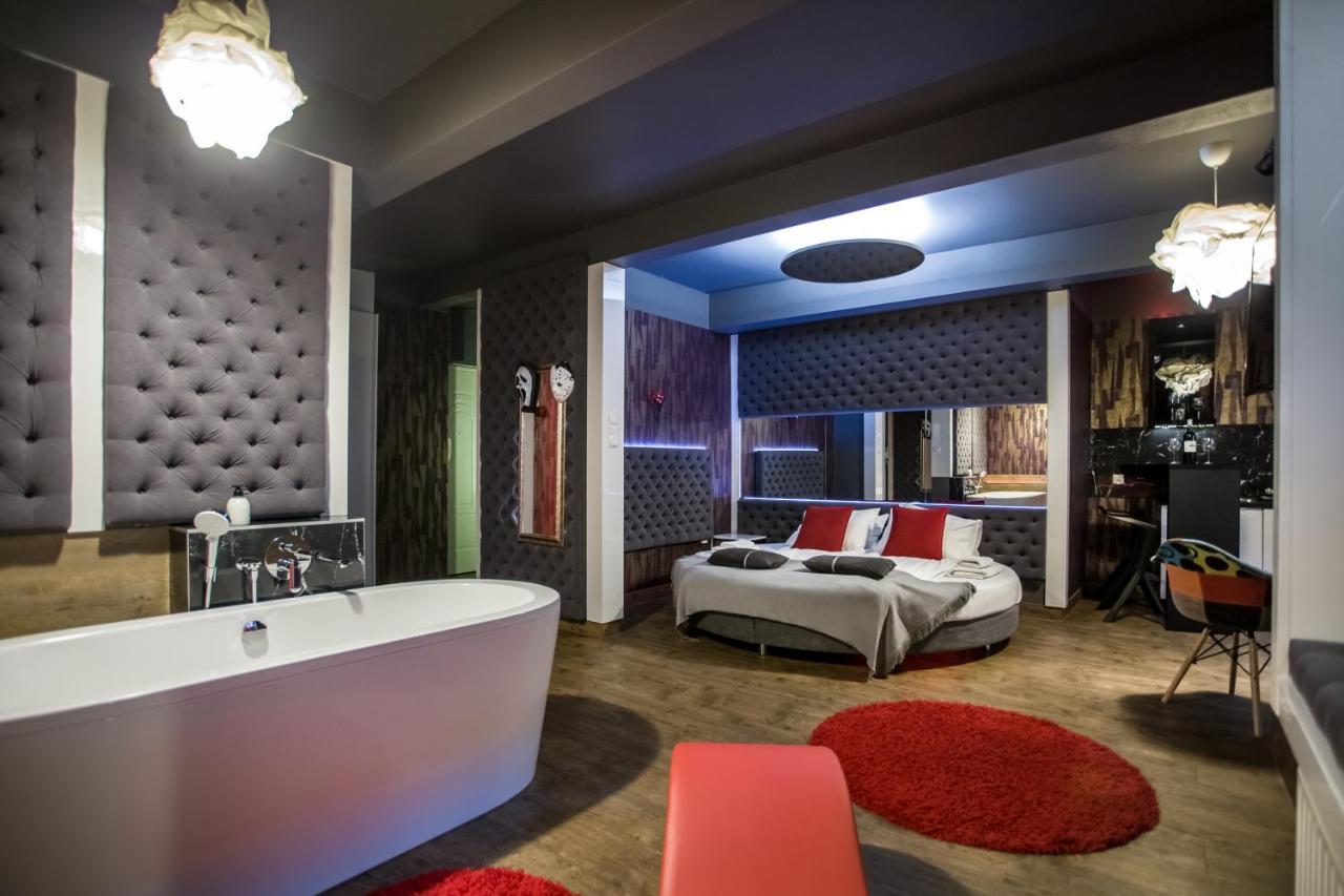 Yourplace Romantic Apartment With Private Patio Cracovie Extérieur photo