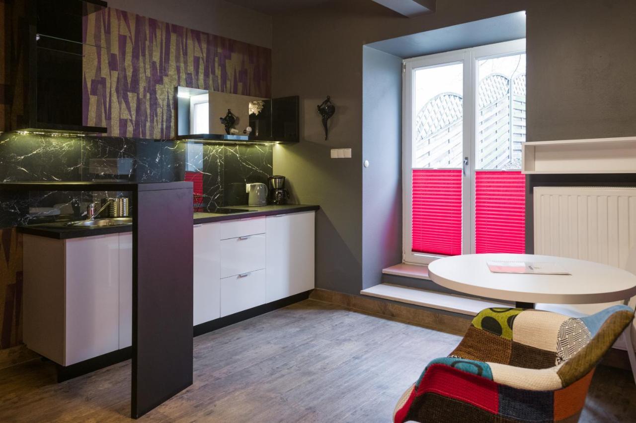 Yourplace Romantic Apartment With Private Patio Cracovie Extérieur photo