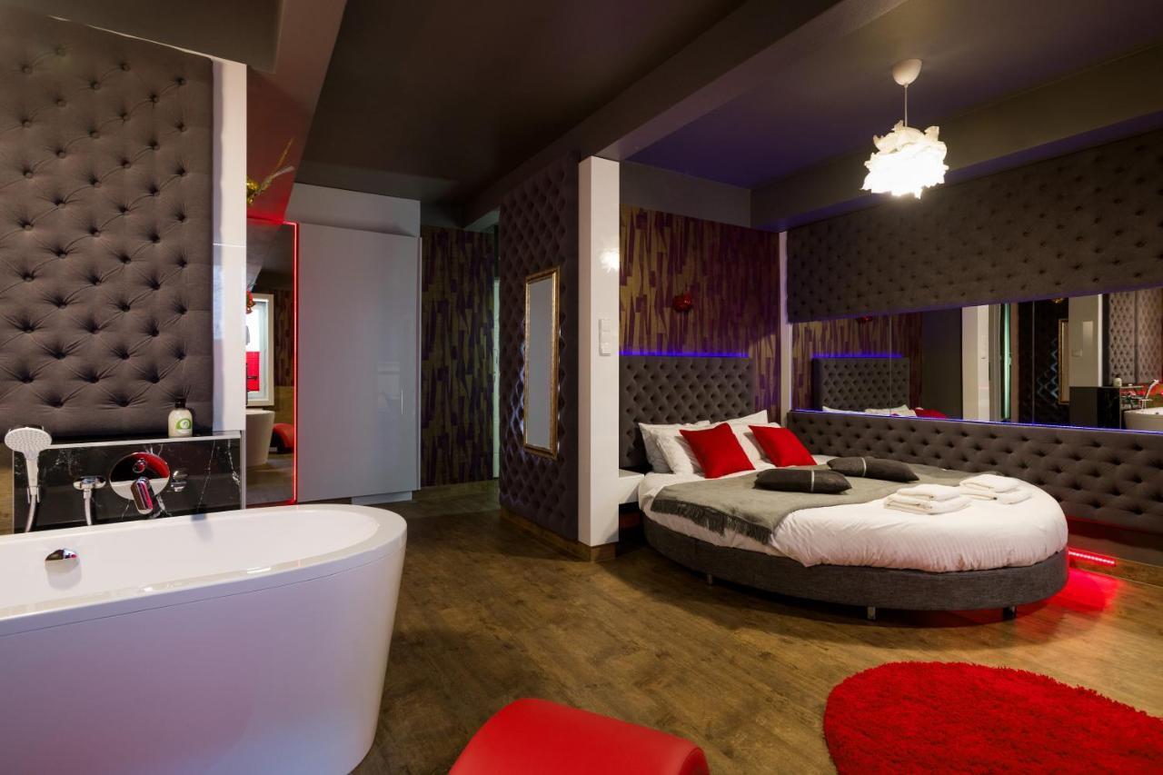 Yourplace Romantic Apartment With Private Patio Cracovie Extérieur photo