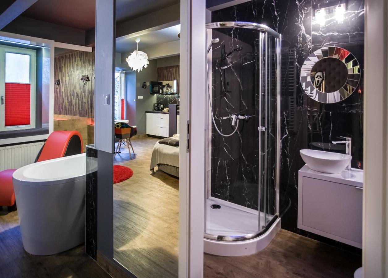 Yourplace Romantic Apartment With Private Patio Cracovie Extérieur photo
